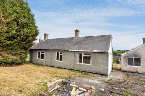 47 Hillside, Stowmarket, Suffolk... 4 bed bungalow for sale