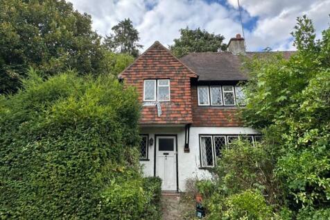 112 Woodcote Valley Road, Purley... 3 bed detached house for sale