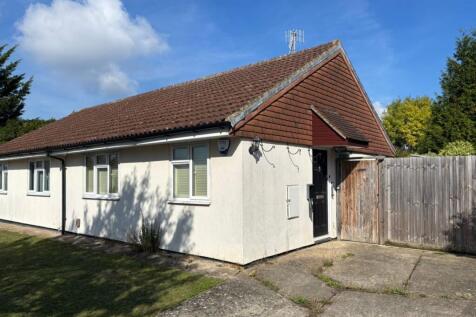 3 Scottswood Road, Bushey... 3 bed bungalow for sale