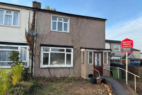 50 Preston Road, Shepperton... 2 bed semi
