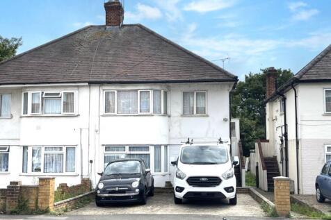 10 Nestles Avenue, Hayes, Middlesex... 2 bed maisonette for sale