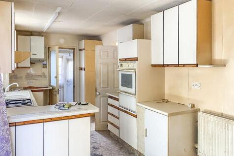 74 Quantock Road, Taunton, Somerset... 3 bed semi