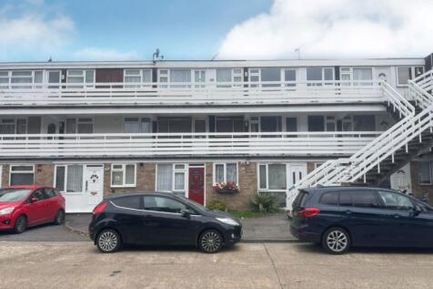 31 Peartree Close, South Ockendon... 1 bed flat for sale