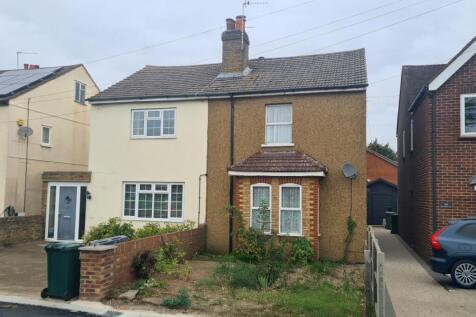 271 Staines Road West, Ashford... 3 bed semi