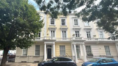 5 bedroom terraced house for sale
