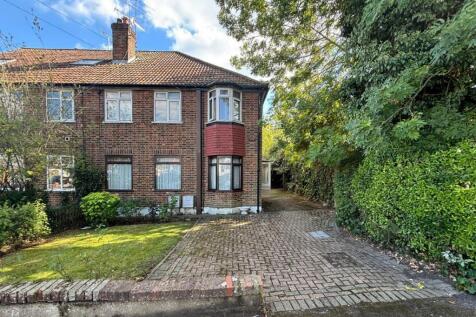 123 Dugdale Hill Lane, Potters Bar... 2 bed flat for sale