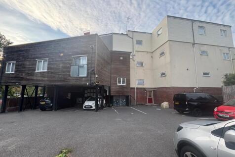 St. Lukes Court, 2 Whyteleafe Hill... 2 bed flat for sale