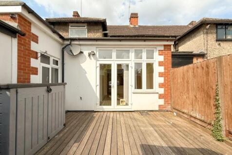 28C The Broadway, Mill Hill, London... 3 bed flat for sale