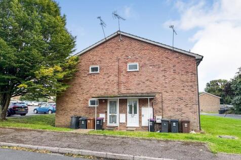 74 Trapstyle Road, Ware... 2 bed maisonette for sale