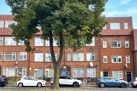 238 Everton Court, Honeypot Lane... 2 bed flat for sale