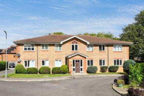 11 Alnwick Close, Langdon Hills... 2 bed flat for sale