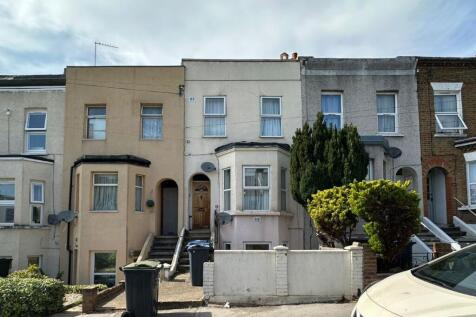 157 Moffat Road, Thornton Heath... 2 bed flat for sale