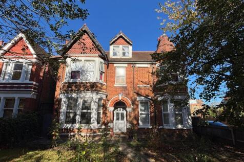 37B Creffield Road, Ealing, London... 2 bed flat for sale