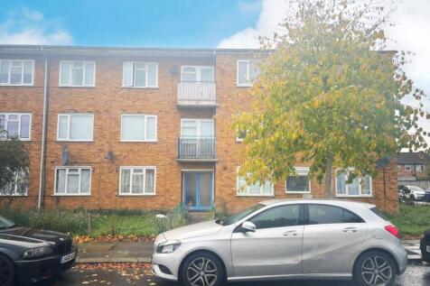 13 Cotswold Court, Hodder Drive... 1 bed flat for sale