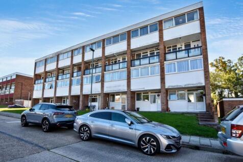 60A Edgewood Drive, Orpington, Kent... 2 bed flat for sale