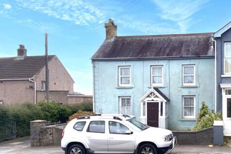 Plasmarl, Clynderwen, Dyfed, SA66 7NE 4 bed semi