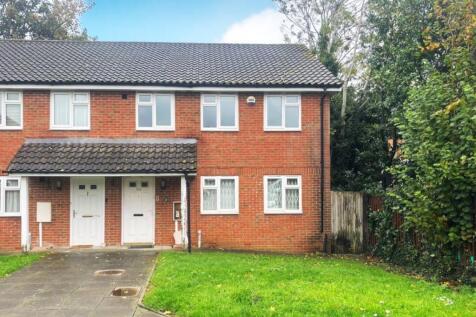 25B Robin Court, Carew Road... 4 bed semi