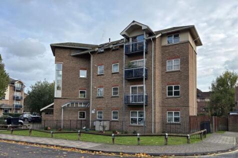 43 Copland Road, Wembley, Middlesex... 2 bed flat for sale