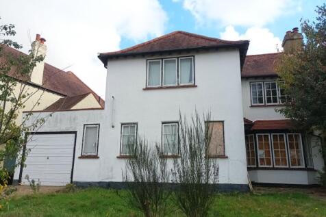 29 College Road, Isleworth... 3 bed semi