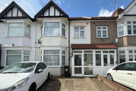 32 Mansted Gardens, Romford, Essex... 3 bed terraced house for sale