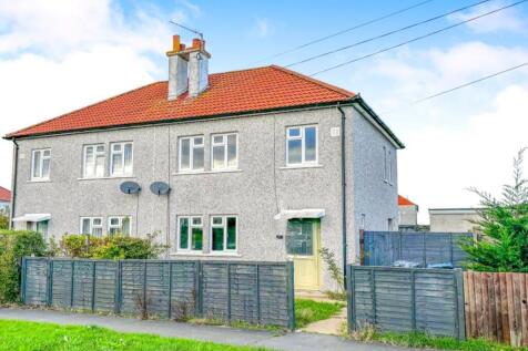 27 Seaward Avenue, Leiston, Suffolk... 3 bed semi