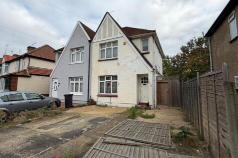 218 Carterhatch Road, Enfield... 2 bed semi
