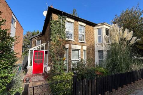 139 Friern Barnet Road, Friern... 3 bed detached house for sale