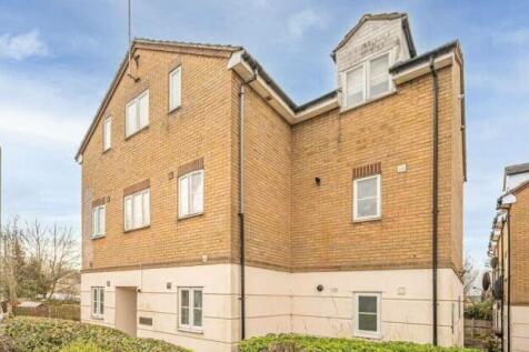 8 Dover Close, Cricklewood, London... 1 bed flat for sale