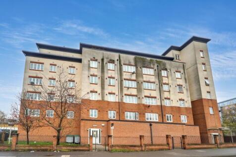 Flat 35 Centrika, Bath Road, Slough... 2 bed flat for sale