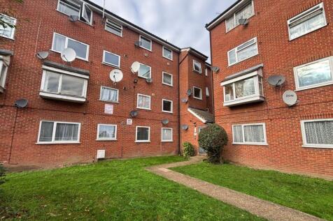301 Gurney Close, Barking, Essex... 2 bed flat for sale