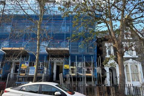 6B Campbell Road, Tower Hamlets... 1 bed flat for sale