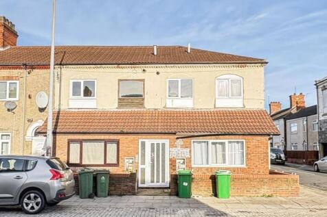 4 Wellington Court, Grimsby, South... 2 bed flat for sale
