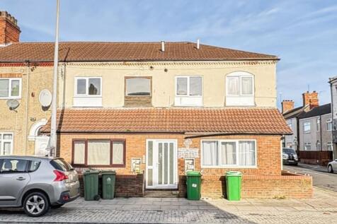 6 Wellington Court, Grimsby, South... 1 bed flat for sale