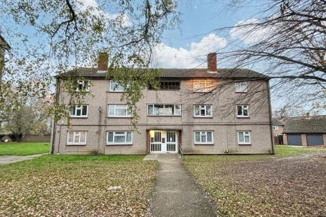 45 Frobisher Road, St. Albans... 2 bed flat for sale
