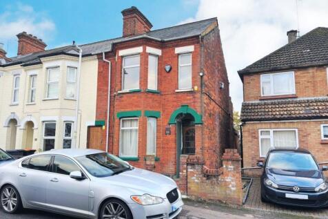 22 Clarence Road, Leighton Buzzard... 4 bed end of terrace house for sale