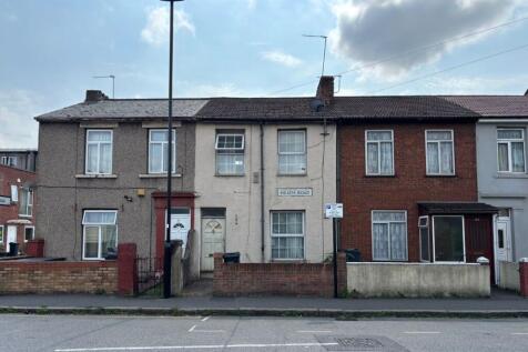 39 Heath Road, Hounslow, Middlesex... 3 bed terraced house for sale