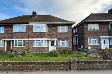 163 Cheston Avenue, Croydon, Surrey... 2 bed flat for sale