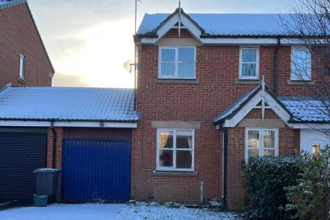 2 bedroom semi-detached house for sale