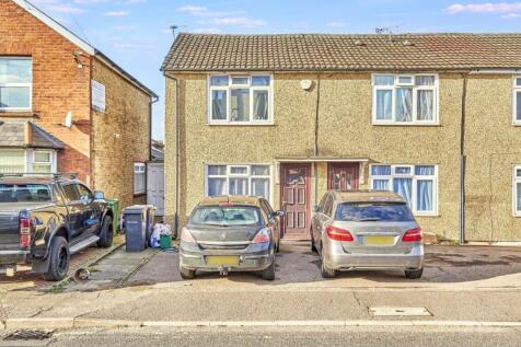 47 Railway Street, Braintree, Essex... 2 bed end of terrace house for sale