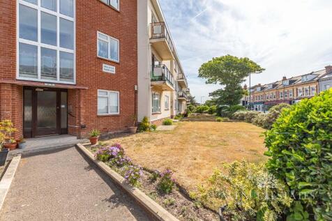 3 bedroom flat for sale