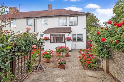 Lime Tree Avenue, Broadway WR12 4 bed end of terrace house for sale