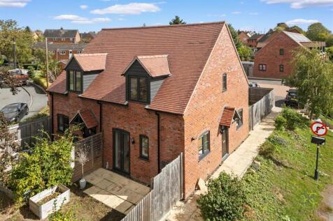 2 bedroom semi-detached house for sale