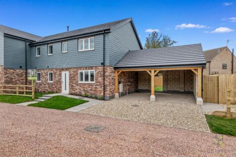 Winchcombe Road, Evesham WR11 3 bed semi