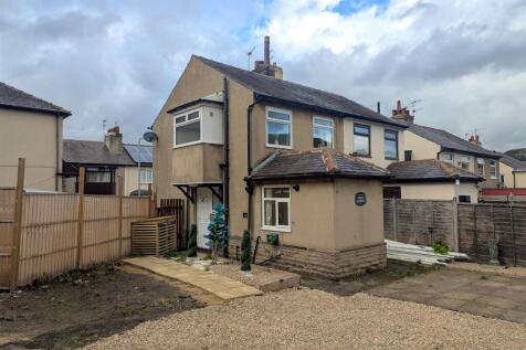Lee Mount Gardens, Halifax HX3 2 bed semi