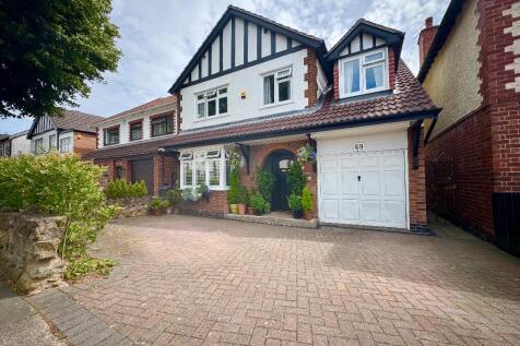 5 bedroom detached house for sale