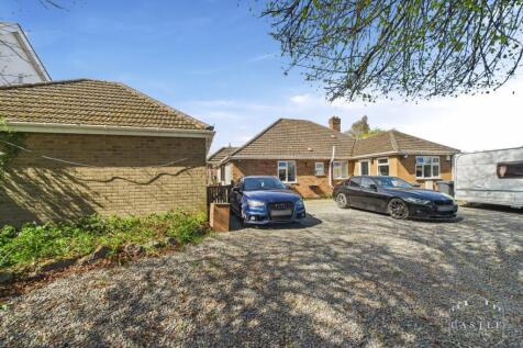3 bedroom detached bungalow for sale