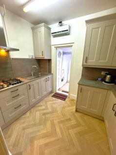 6 bedroom terraced house for sale