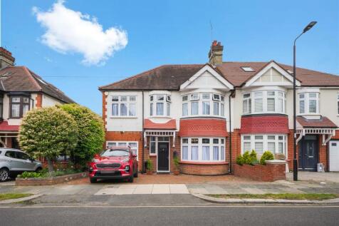 5 bedroom semi-detached house for sale