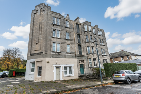 3 bedroom flat for sale
