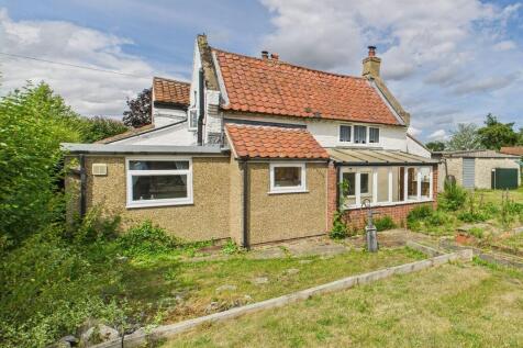 Mill Road, Ellingham 2 bed cottage for sale